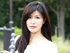 53歳のやよいさんはスレンダー美熟女